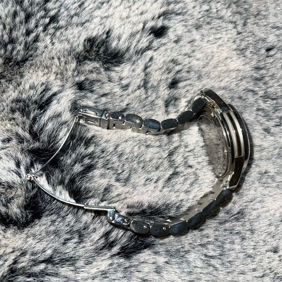 Michael Kors Watch Vintage World Hunger Limited Edition Silver Blue Charity - Picture 2 of 6